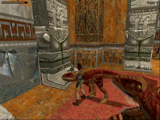 Captura de pantalla de Tomb Raider 1996 mostrando a Lara Croft luchando contra un dinosaurio rojo dentro de un templo antiguo con paredes de piedra detalladas