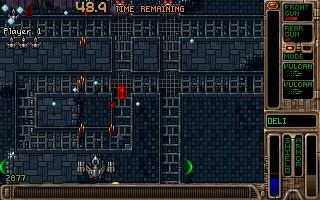 В игровом процессе Tyrian 2000 показан корабль, летящий по лабиринту и стреляющий из оружия Vulcan