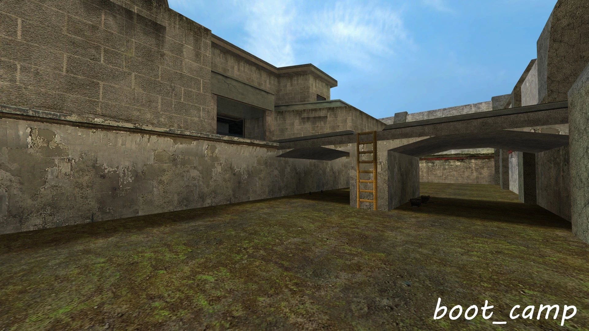 Außenbereich der Half-Life boot_camp Karte mit detaillierten Betonwänden und grasbedecktem Boden