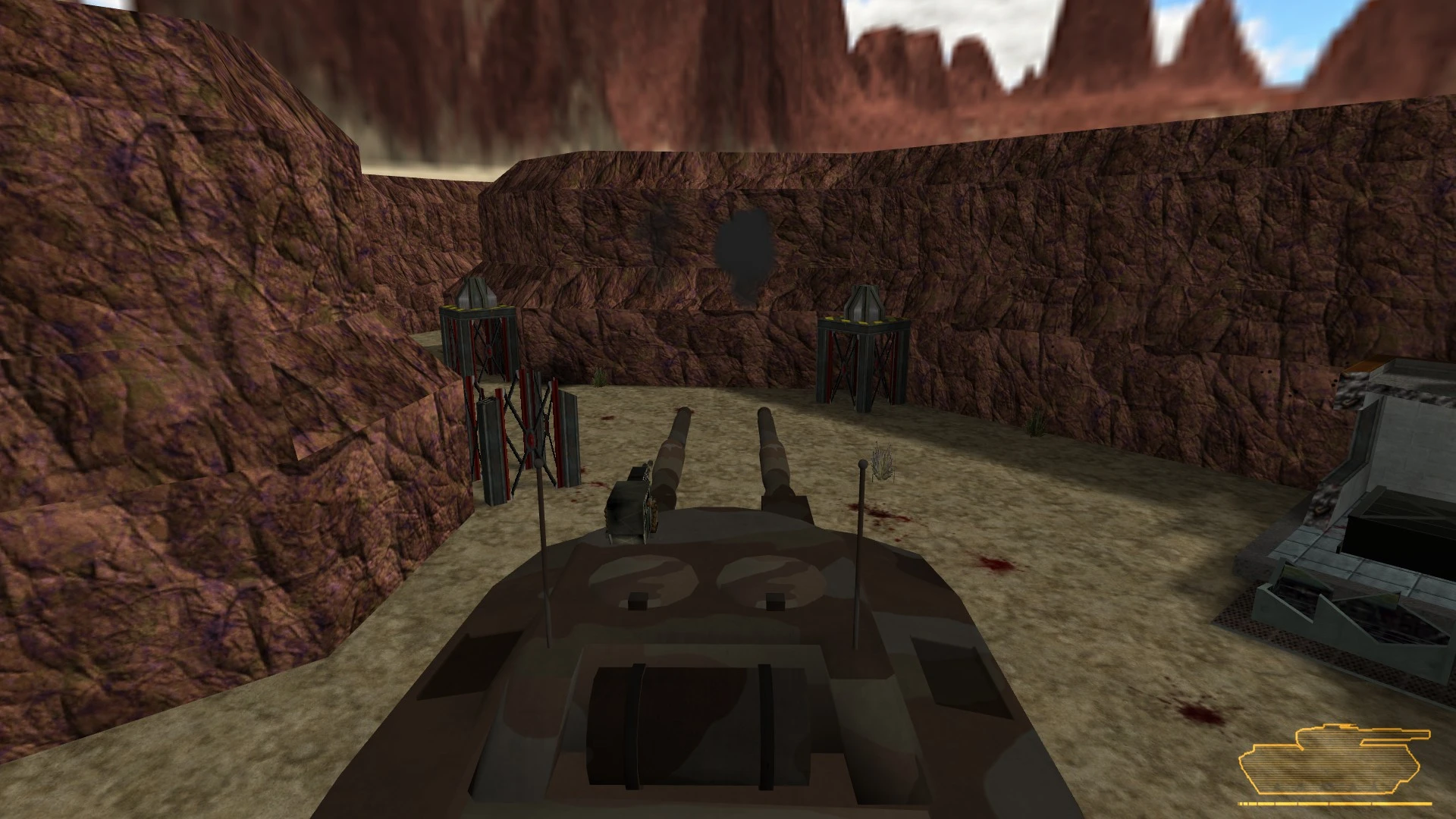 Blick vom Panzerturm auf Wüsten-Canyon mit Metallstrukturen und Blutflecken im Half-Life-Mod