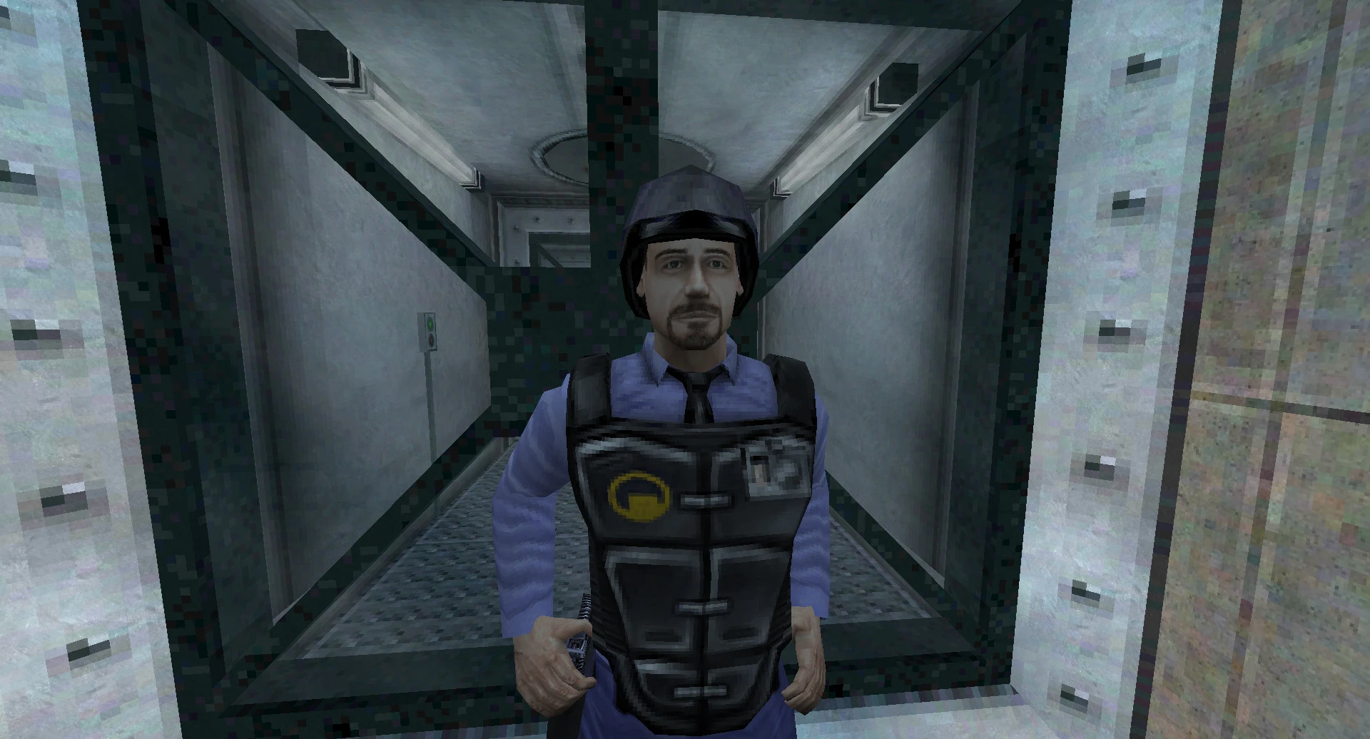 Zrzut ekranu z Half-Life pokazujący szczegółowego NPC ochroniarza w taktycznym wyposażeniu w metalowym korytarzu