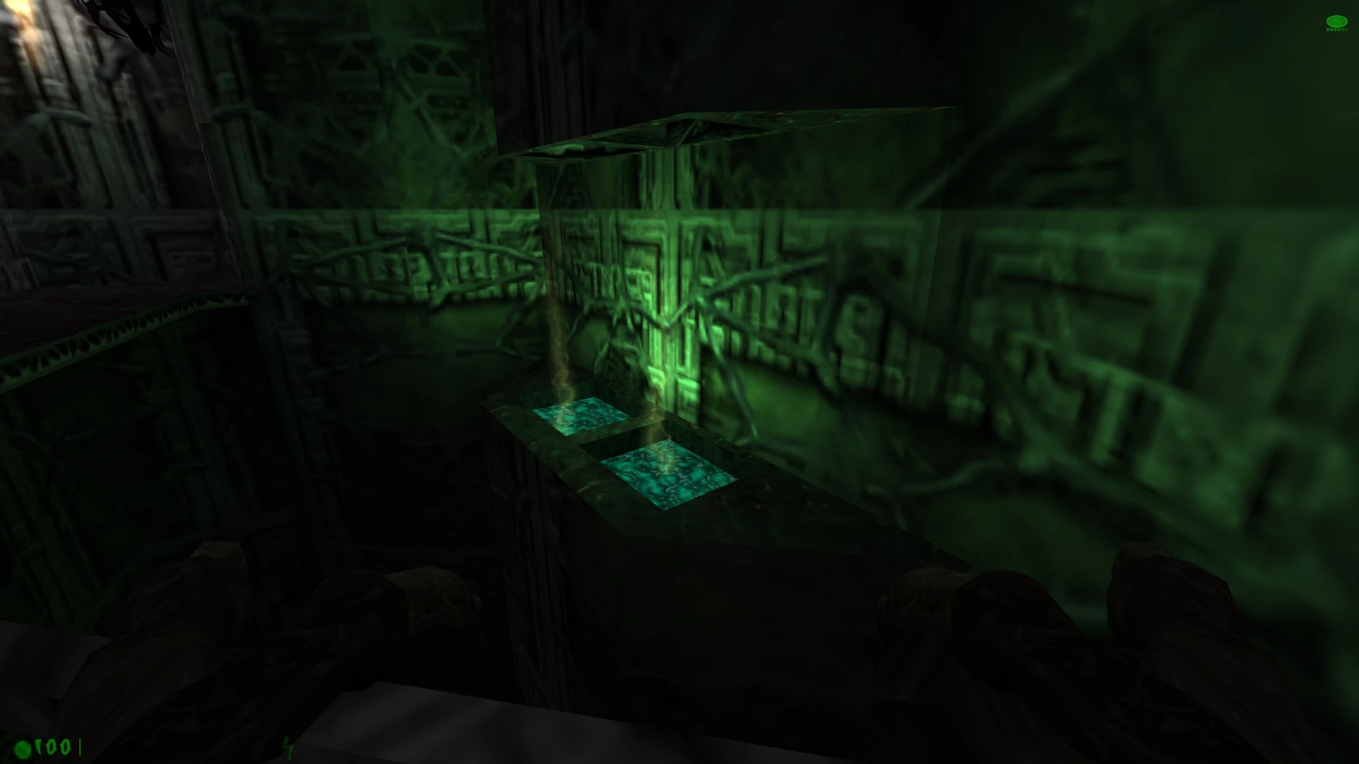 Widok z pierwszej osoby ukazujący szczegółowe świecące zielone tekstury obcego biomu z parującymi kwadratami wody w Half-Life