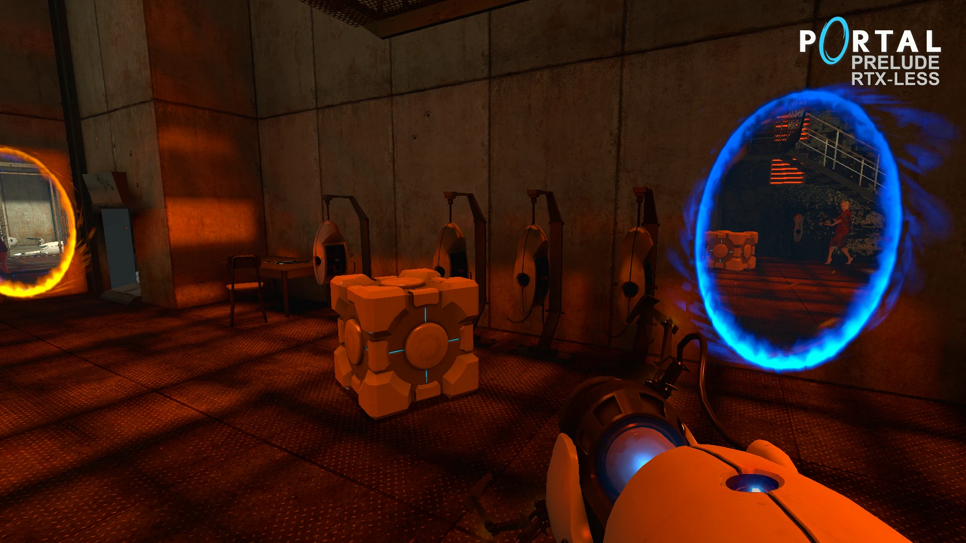 Zrzut ekranu z gry Half-Life z modem Portal Prelude RTX-Less, niebieskim portalem, kostką i elementami zagadek