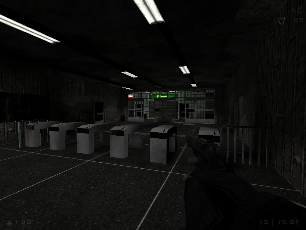 Spieler hält Pistole in dunkler U-Bahn-Station mit Drehkreuzen und Leuchtstofflampen im Afraid of Monsters-Mod