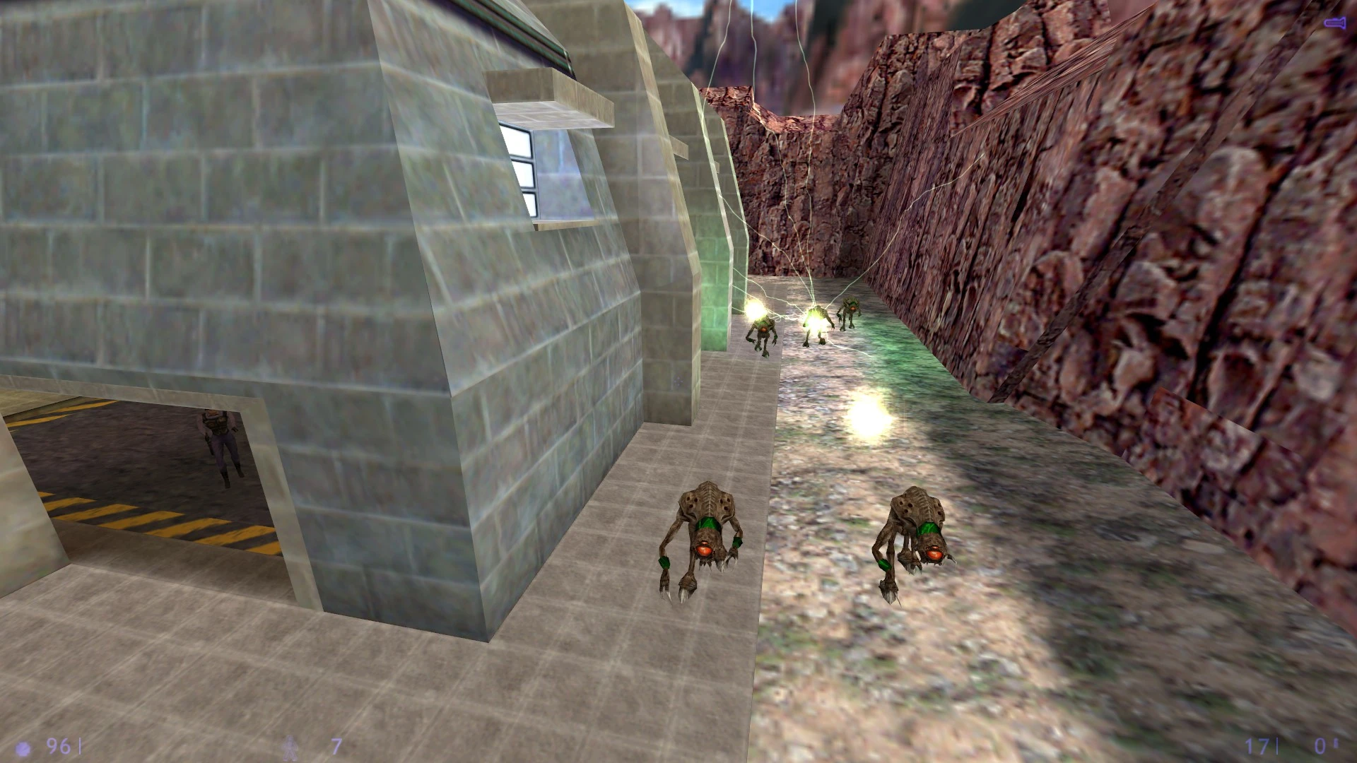 Dwa stworzenia Gargantua atakują przed betonowym budynkiem w pobliżu skalnych klifów w Half-Life 1998