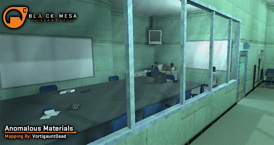 Vista del laboratorio de materiales anómalos con mesa, sillas, pizarras y personajes en el mod Black Mesa Classic