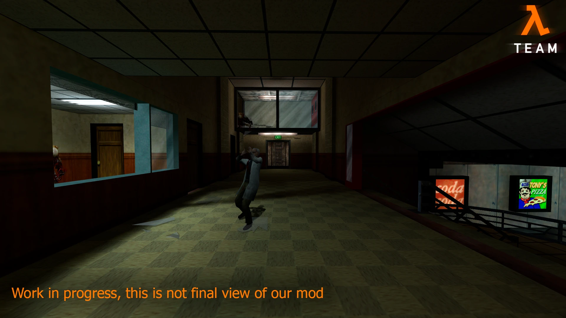 Científico en un pasillo oscuro del mod Black Mesa Classic de Half-Life con señal de salida y carteles