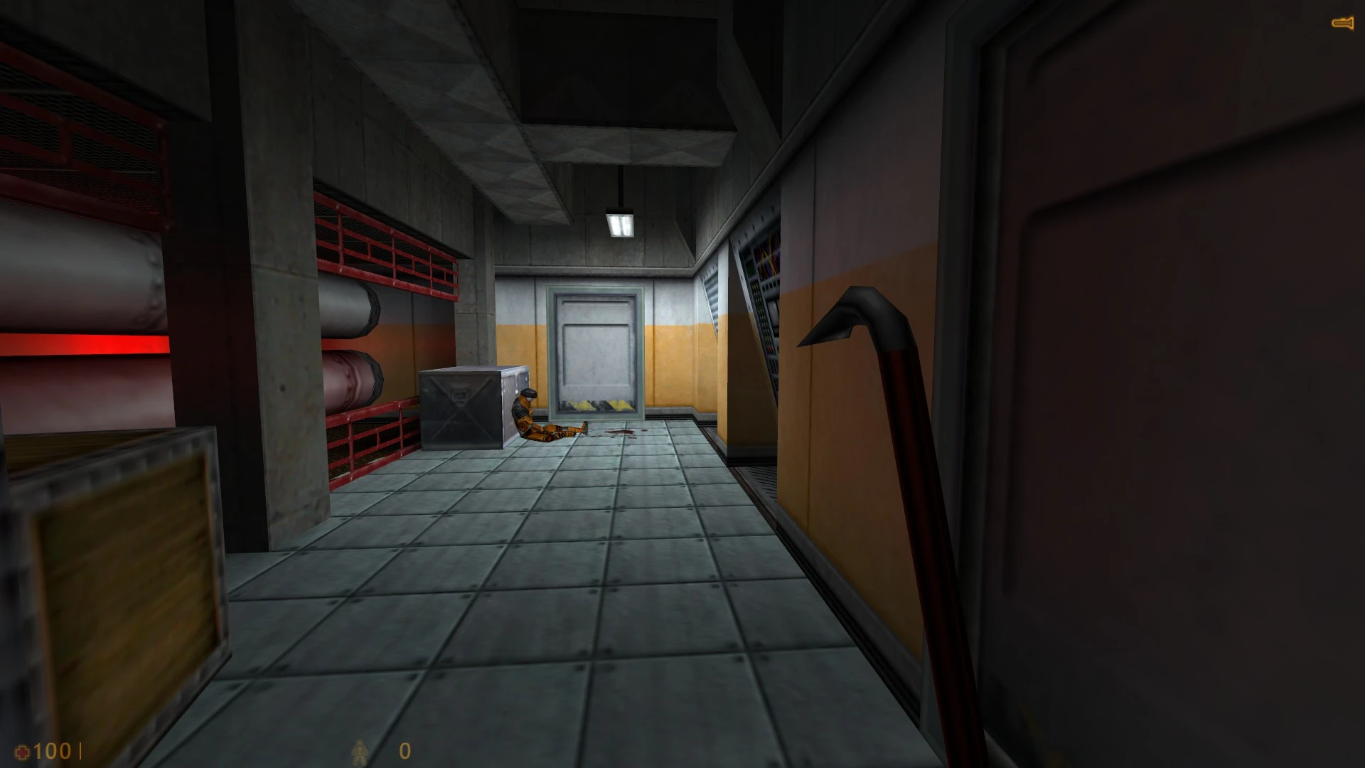 Vista en primera persona de un pasillo en el mod Catharsis de Half-Life mostrando una palanca en primer plano y un guardia sentado cerca de una caja