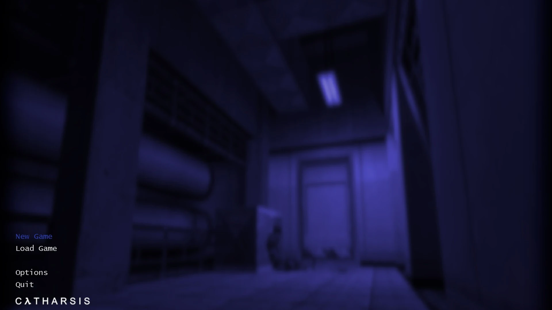 Pasillo industrial borroso iluminado en azul con menú del mod Catharsis de Half-Life a la izquierda