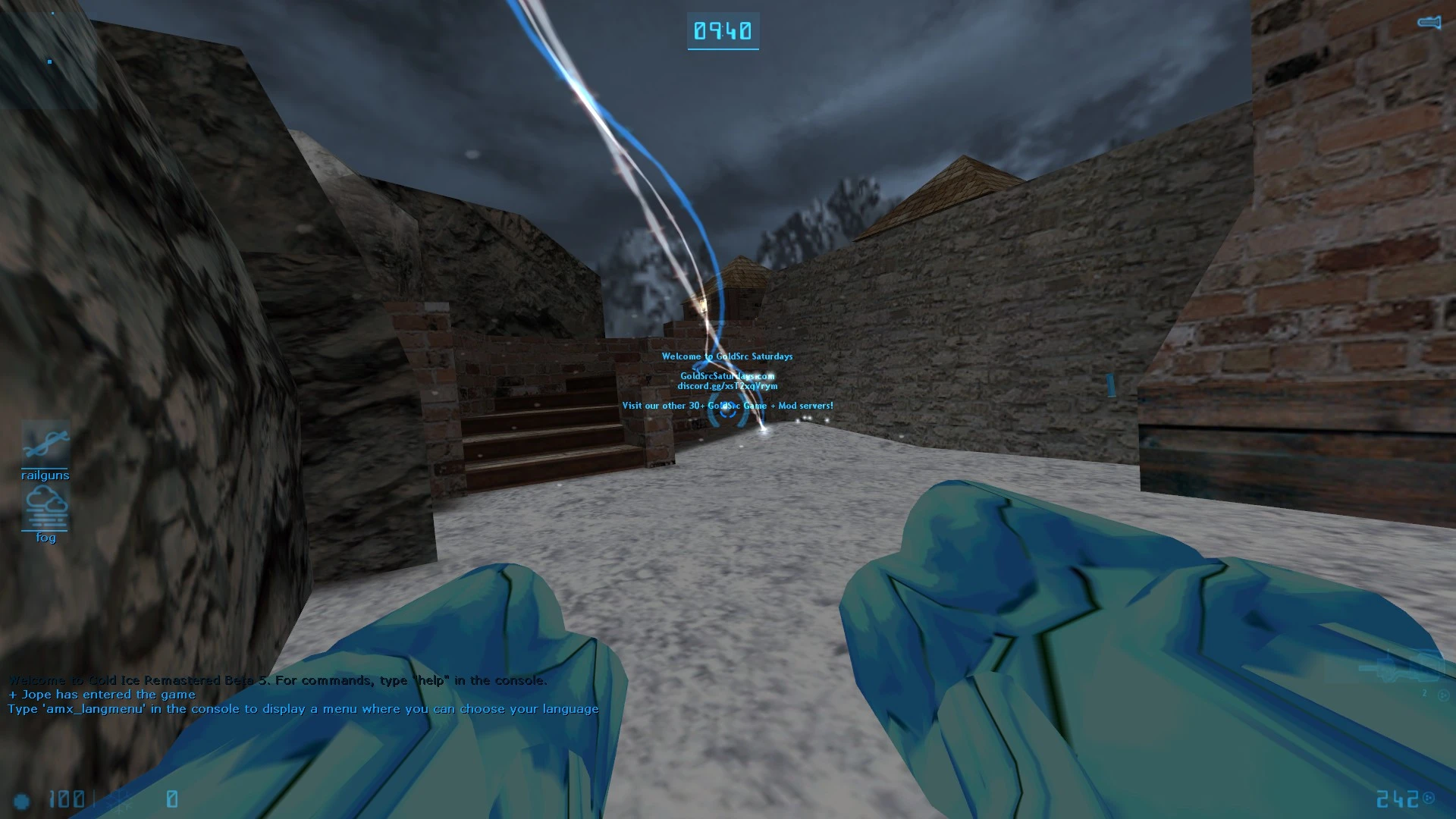 Vista del jugador en el mod Cold Ice Remastered para Half-Life con mapa nevado, fuego de railgun y cielo nublado oscuro
