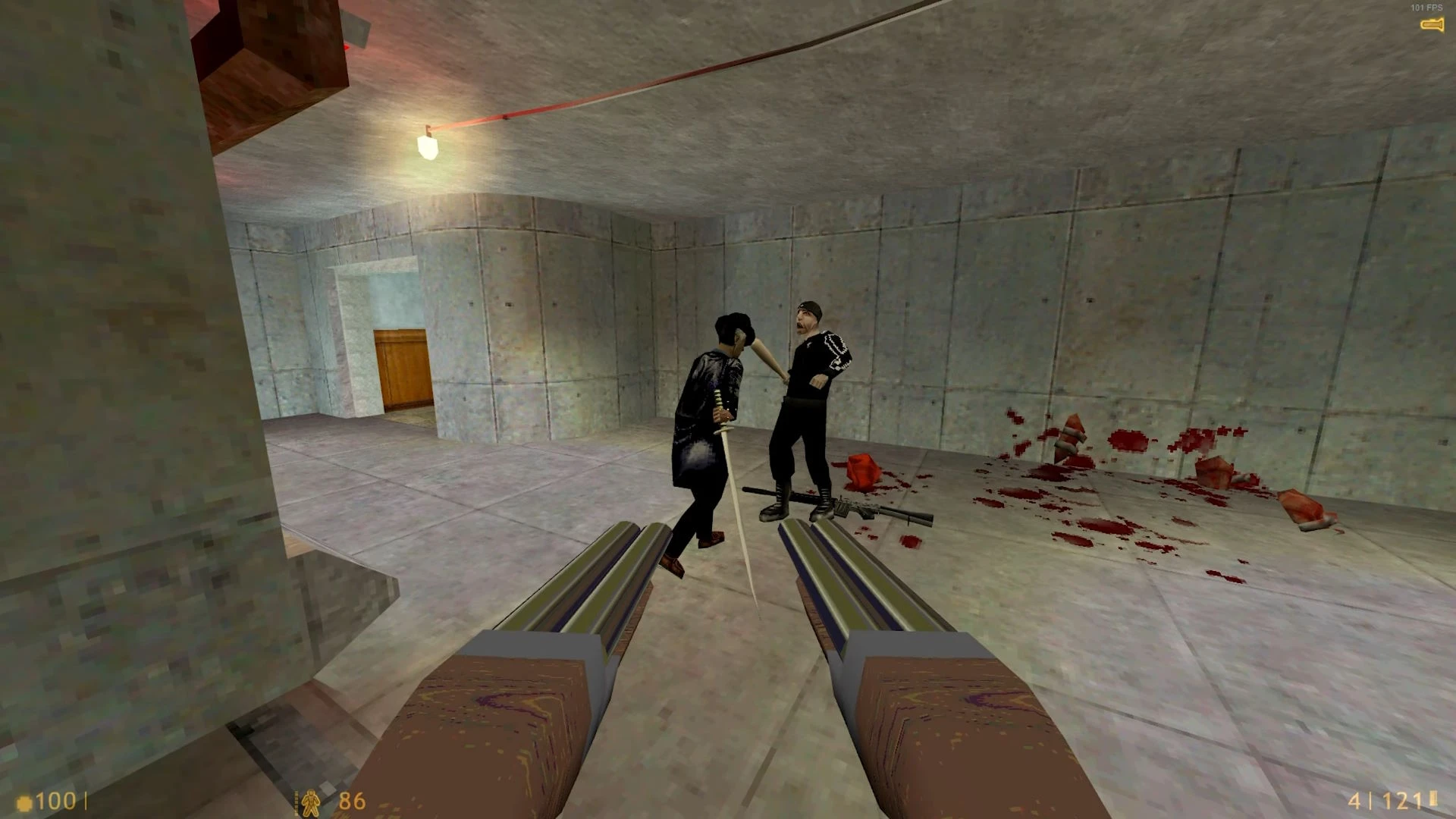 Spieler mit Doppelschrotflinten gegenüber einem Gegner mit Baseballschläger in einem Betonraum mit Blut und verstreuten Waffen