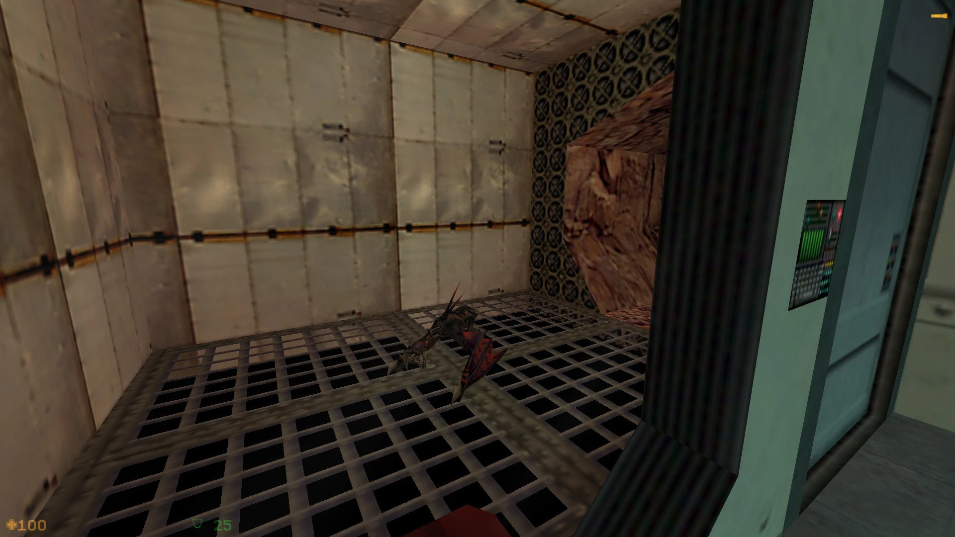 Скриншот Half-Life с темным инопланетянином в металлическом и скалистом коридоре мода CS Darkstar