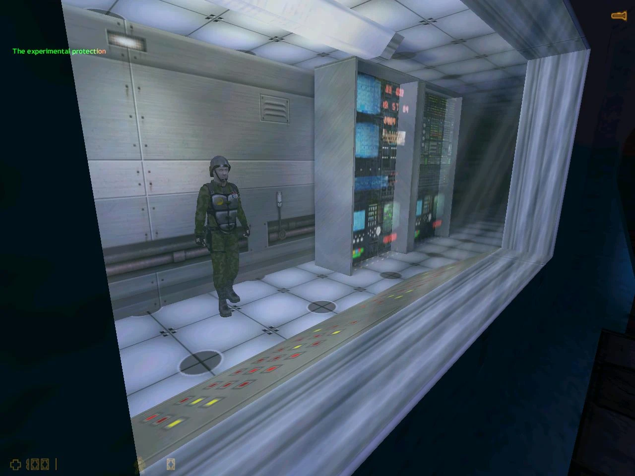 Скриншот из мода Half-Life с солдатом внутри футуристической лаборатории за стеклом