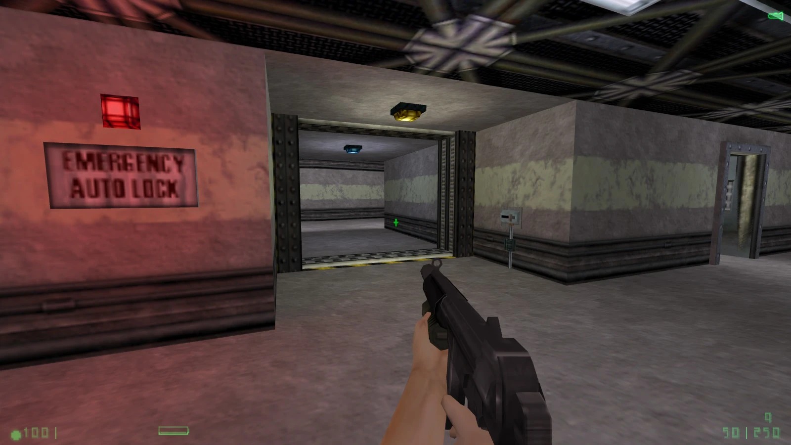 Гравець проходить коридором з зброєю в моді Half-Life Alpha на двигуні GOLDSrc. На сцені видно знак 'Emergency Auto Lock' та індустріальний дизайн.