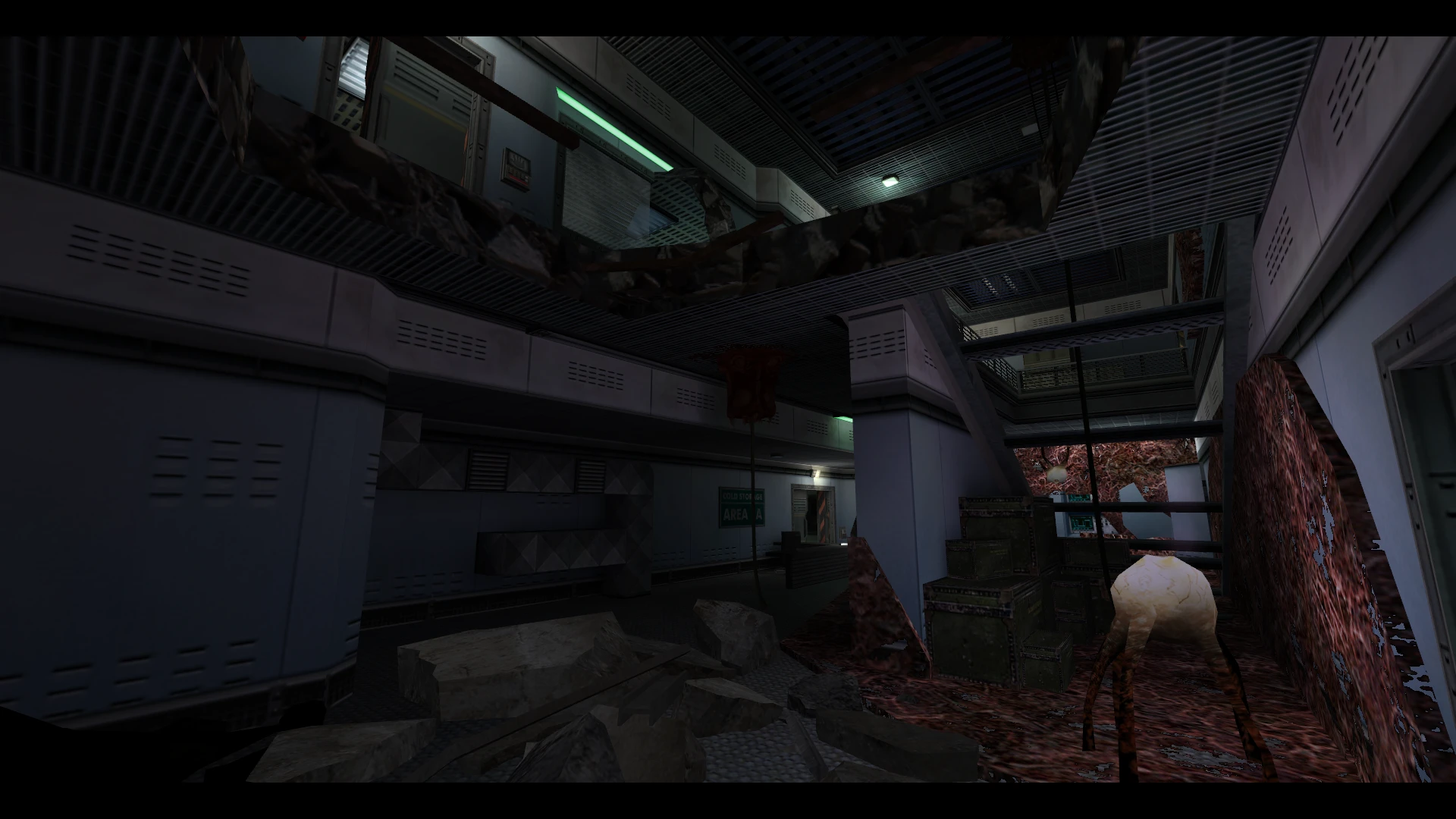 Mod Half-Life Crossfire mostrando un pasillo oscuro con escombros y crecimiento orgánico alienígena dentro de una instalación