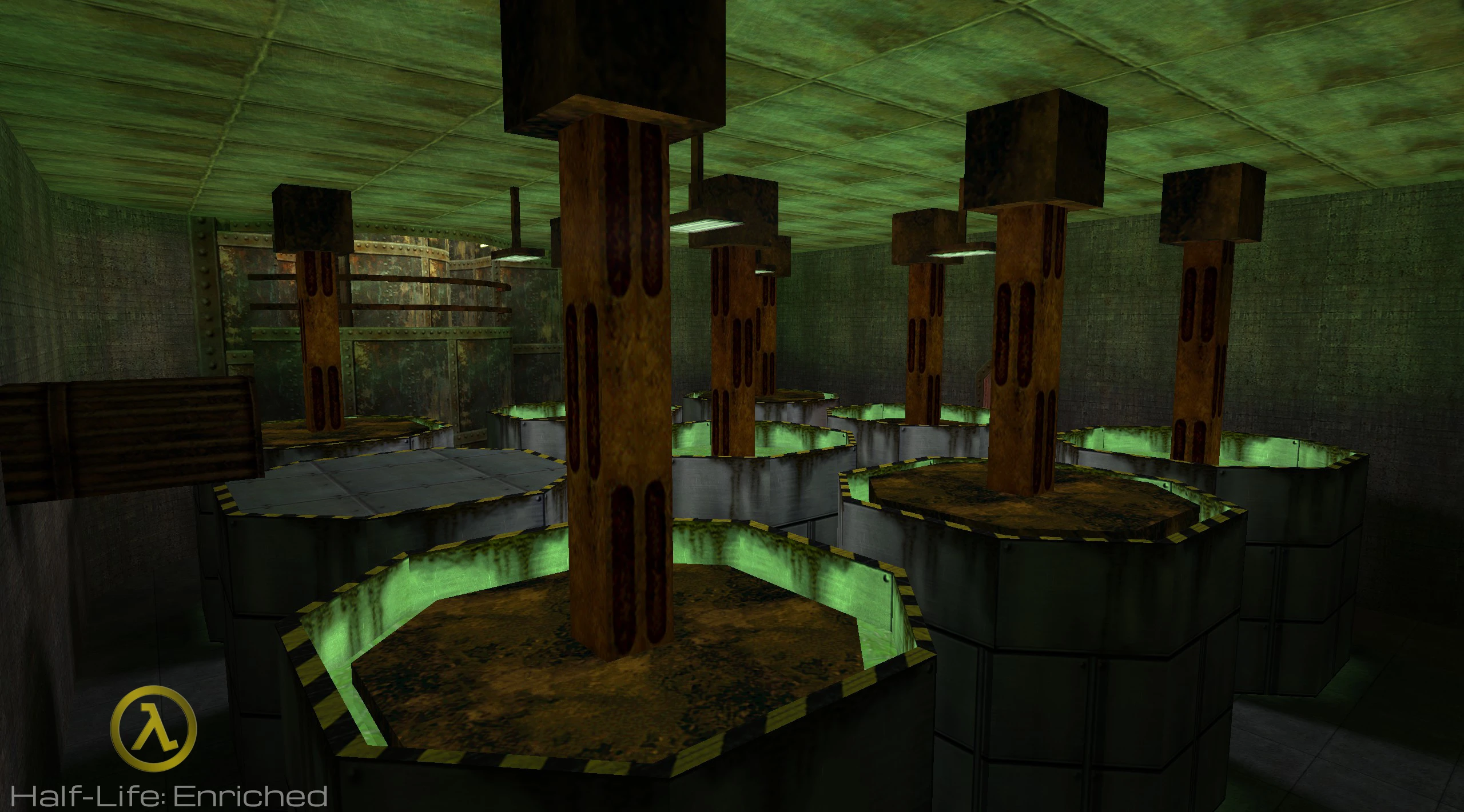Captura del mod Half-Life: Enriched con maquinaria industrial oxidada en habitación iluminada en verde