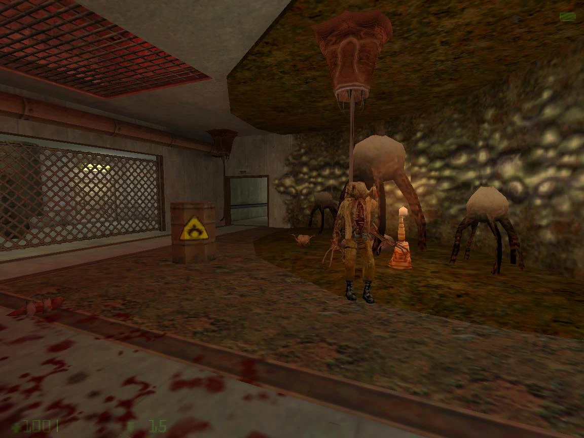 Captura de pantalla del juego mostrando criaturas alienígenas y señal de peligro en el mod Half-Life