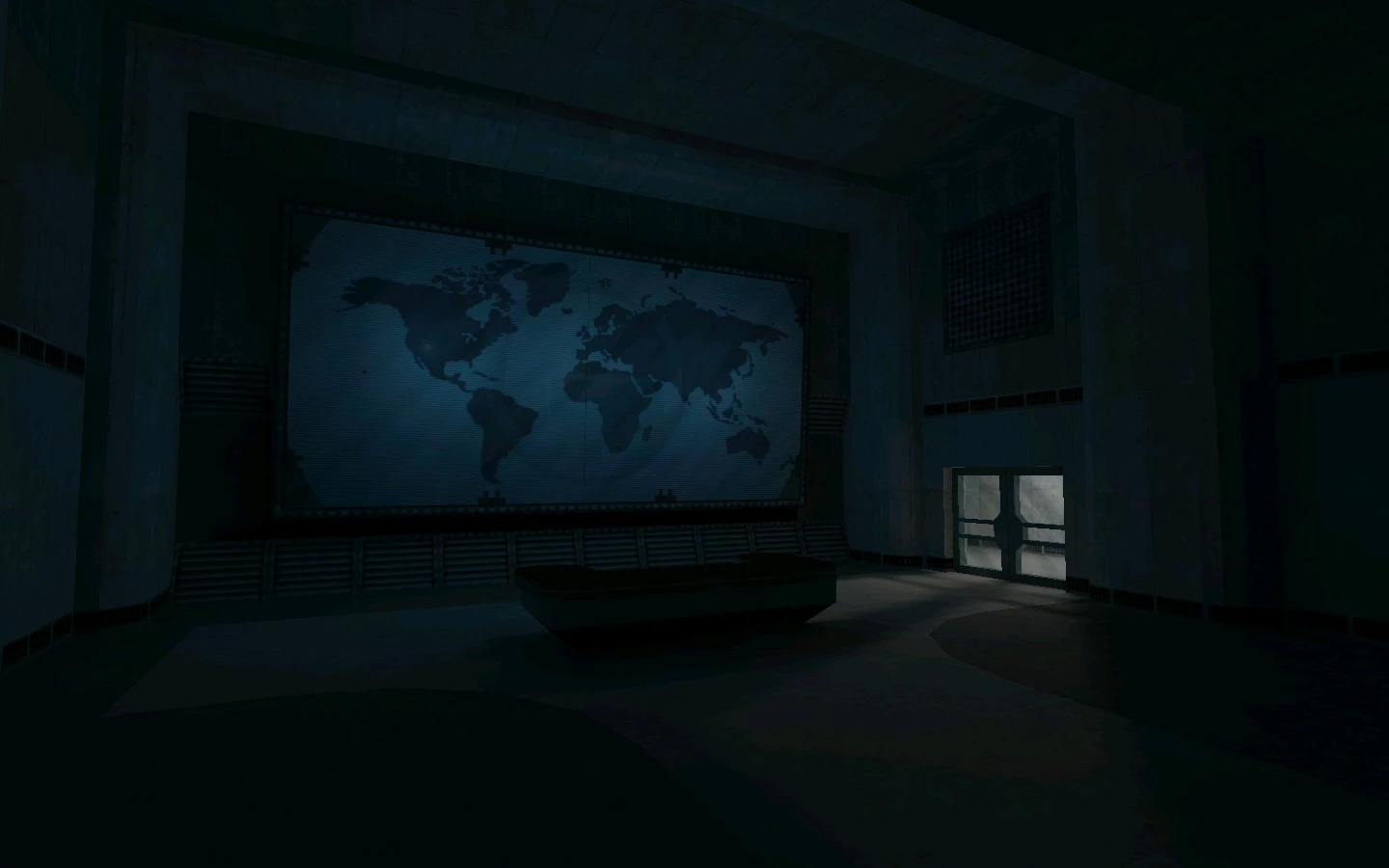 Interior de una sala de control con poca luz que muestra un gran mapa del mundo y puerta doble en el mod Half-Life Field Intensity
