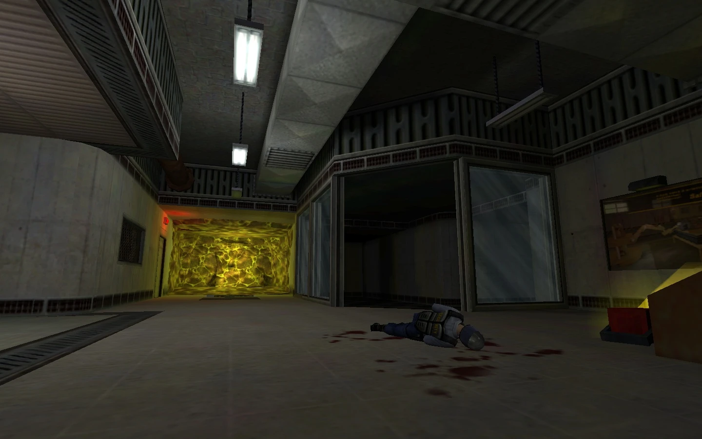 Pasillo industrial oscuro con guardia armado caído cerca de una barrera de energía amarilla brillante en el mod Field Intensity de Half-Life