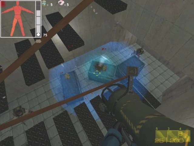 Jugador apuntando con lanzacohetes en escalera metálica en el mod Half-Life Invasion