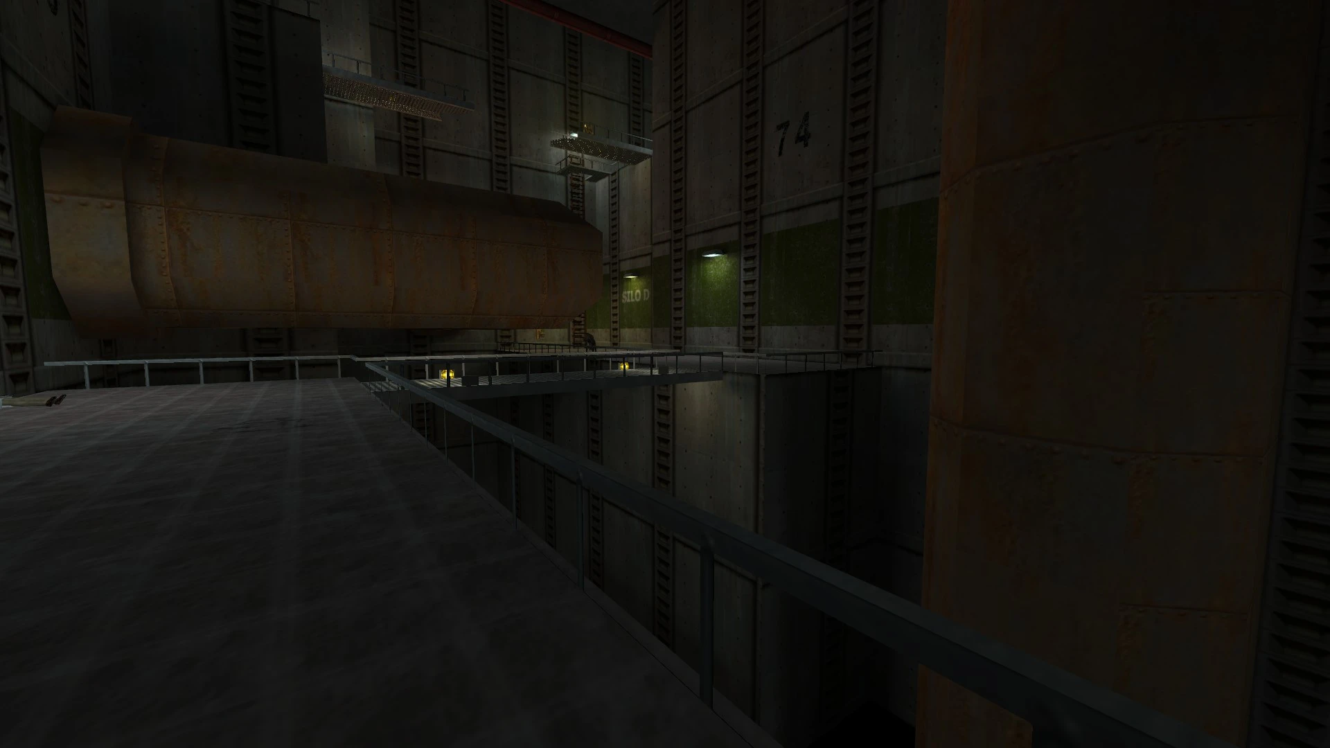 Innenansicht eines Industriesilos mit Metallgehwegen und Leitern im Half-Life Residual Point Mod