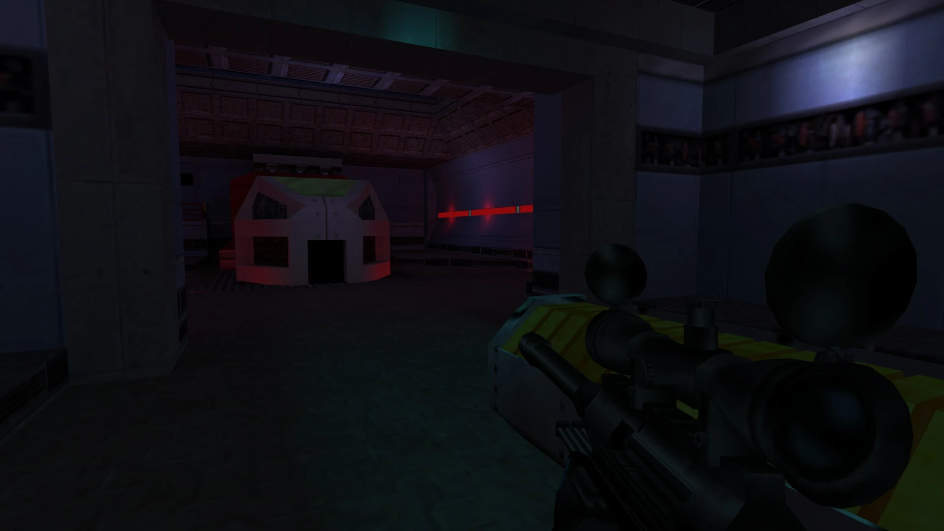 Jugador con rifle de francotirador dentro de un pasillo oscuro de ciencia ficción con iluminación roja en el mod Half-Life Sudden Invasion