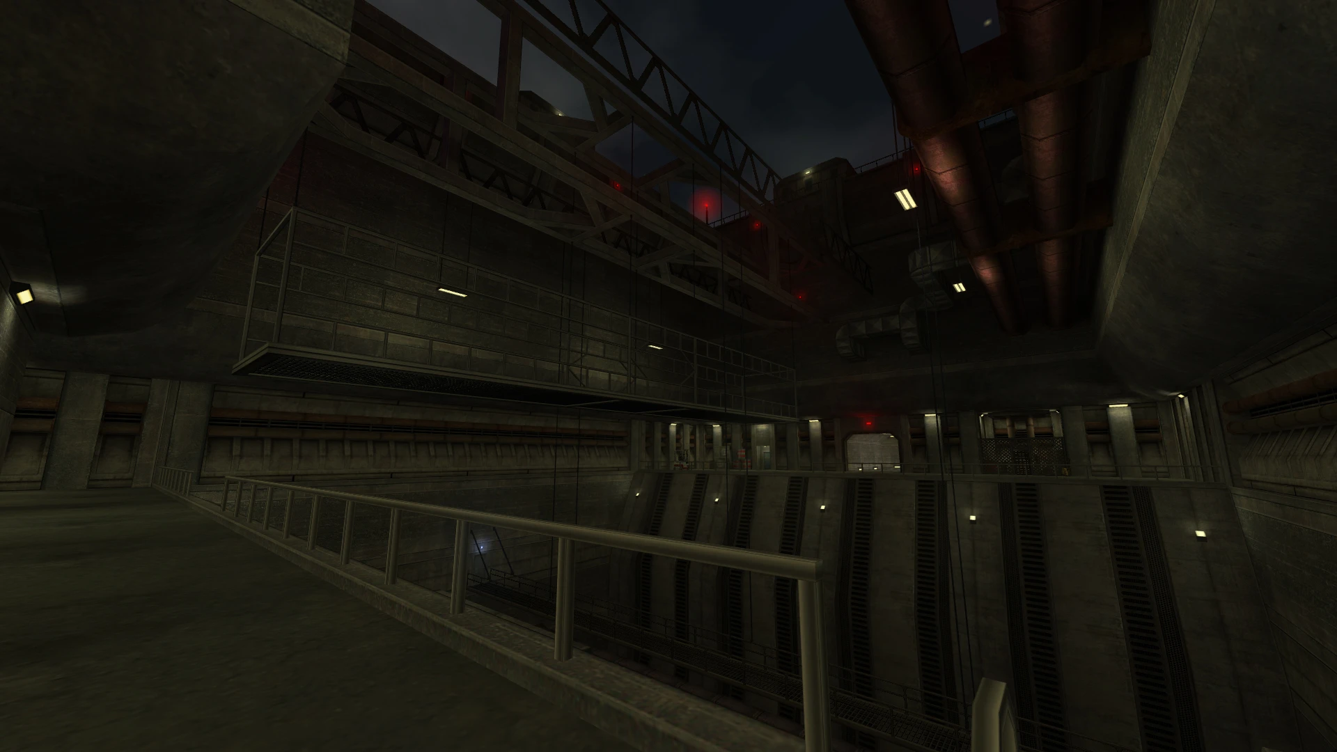 Schwach beleuchteter Industrieraum mit Metallgeländern und Rohren im Half-Life Sum Mod