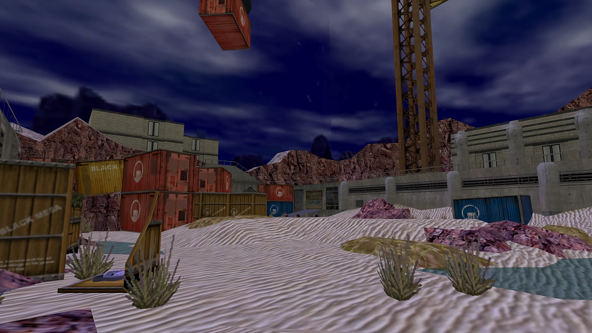 Área industrial con contenedores y grúa bajo cielo nocturno nublado en mod de Half-Life