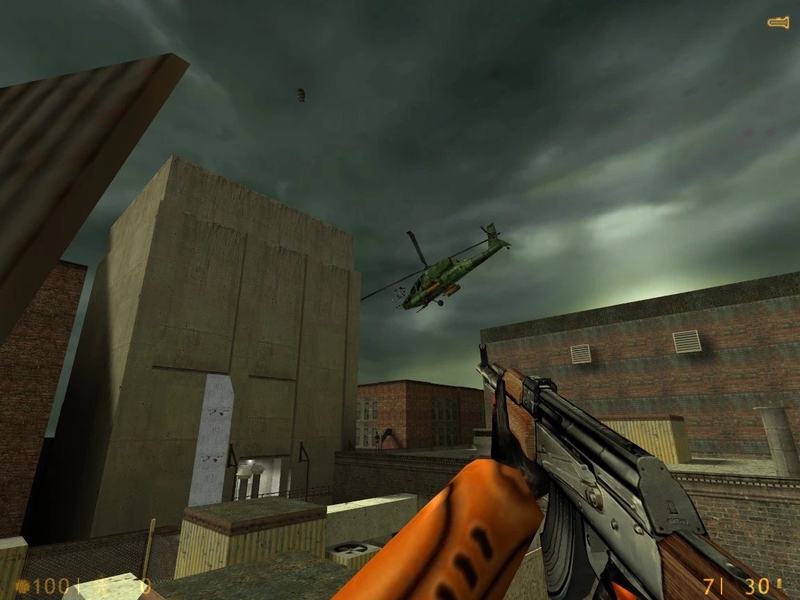 Gracz trzyma karabin szturmowy celując w lecący helikopter nad miejskimi dachami pod burzowym niebem w modzie Half-Life Vertigo