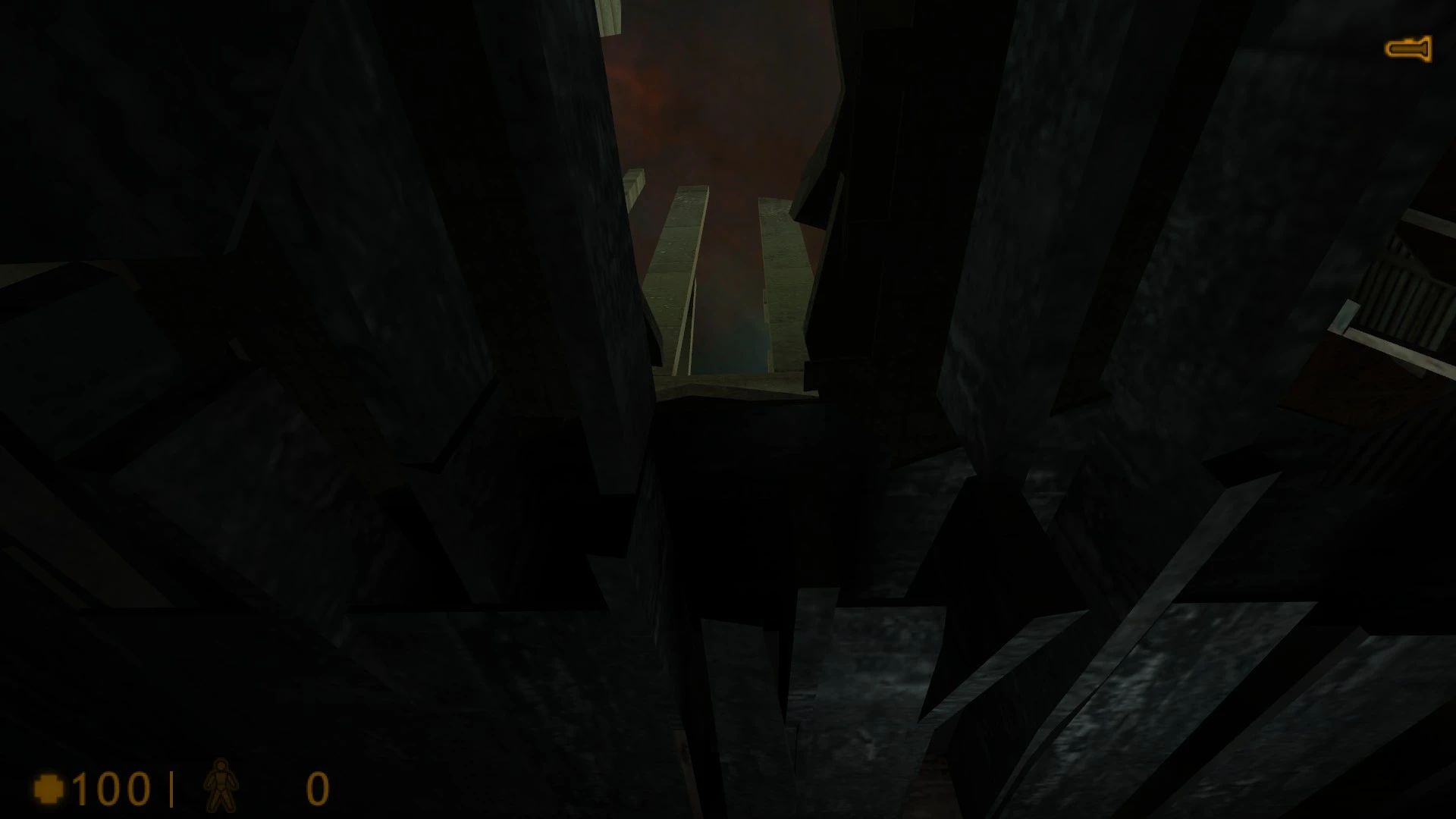 Widok wnętrza ciemnych pionowych betonowych szybów z cienkimi belkami w modzie Vertigo do Half-Life