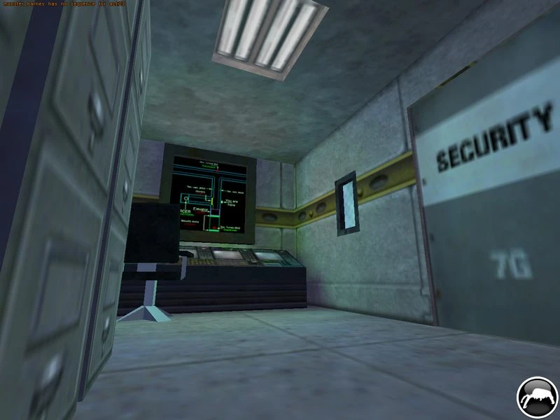 Schwach beleuchteter Sicherheitsraum mit Computerbildschirmen und Tür mit der Aufschrift 7G im Half-Life Zombie Edition Mod