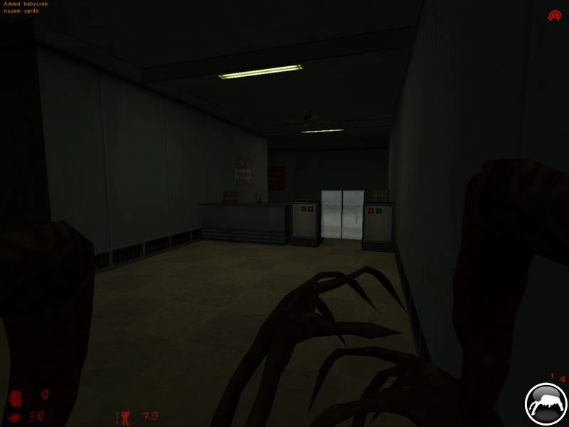Spieleransicht zeigt dunklen Korridor mit Zombie-Klauen im Half-Life Zombie Edition Mod