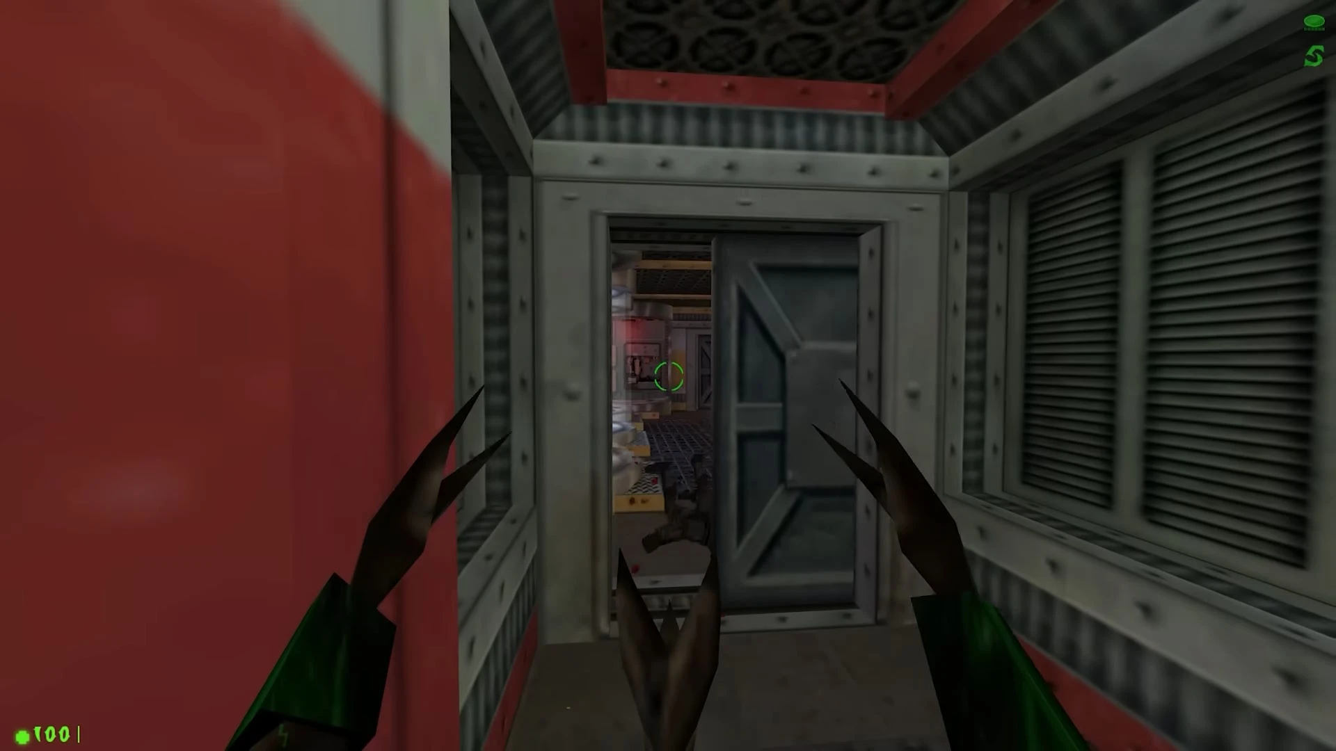 Spieleransicht mit Klauenwaffen in einem schmalen Metallgang im Half-Life: Point of View Mod