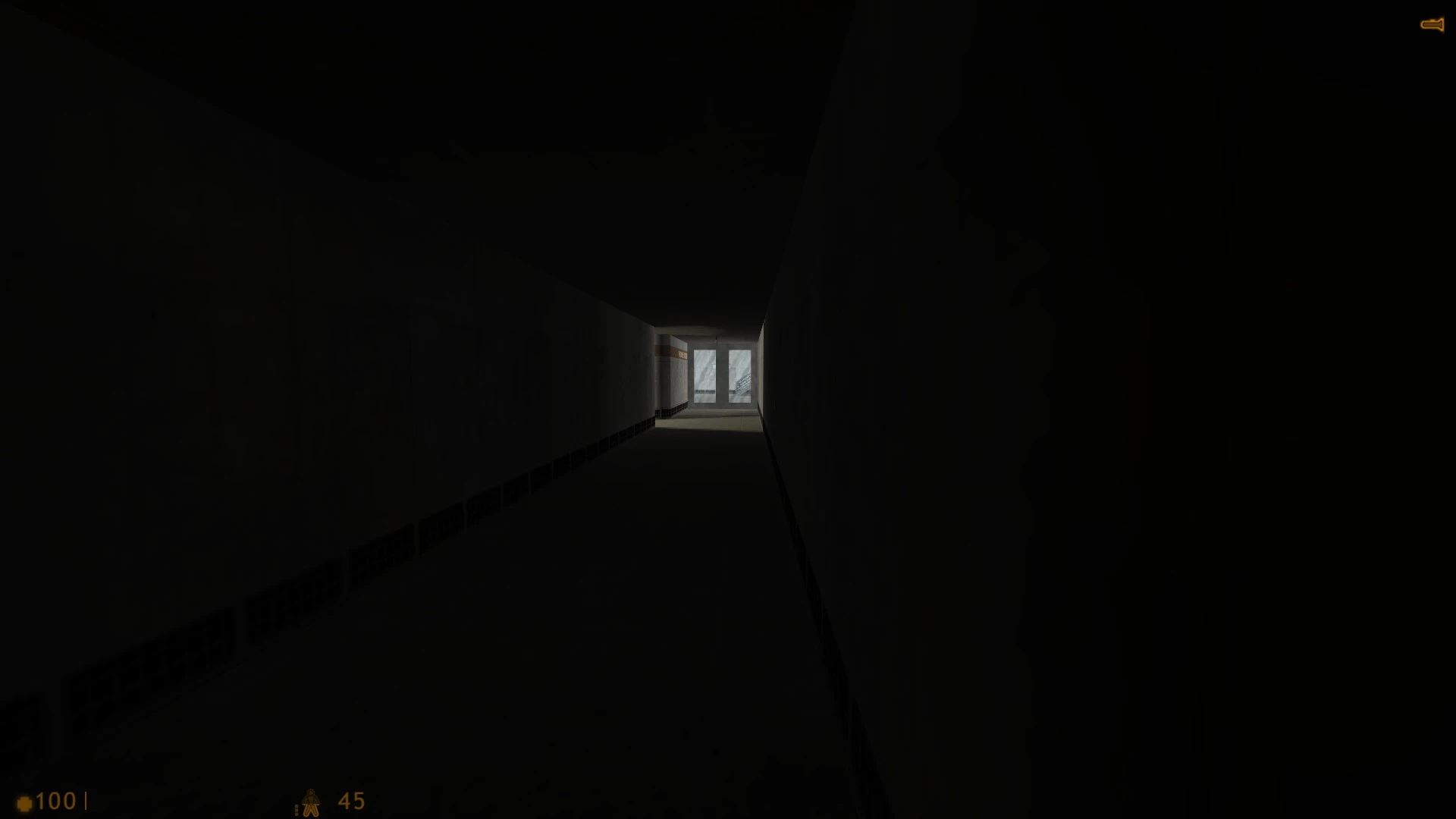 Imagen de un pasillo con poca luz y una puerta de cristal con niebla afuera en el mod Shift-Two de Half-Life