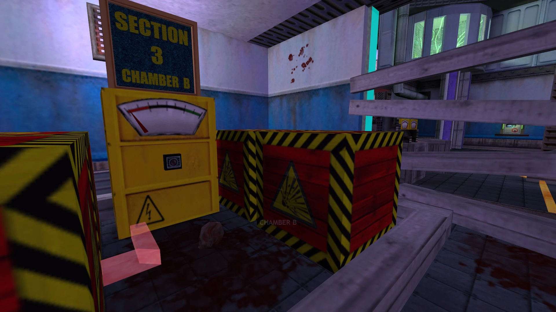 Skrzynie z materiałami wybuchowymi z oznaczeniami ostrzegawczymi w laboratorium Sekcja 3 Komora B moda Half-Life The Trap
