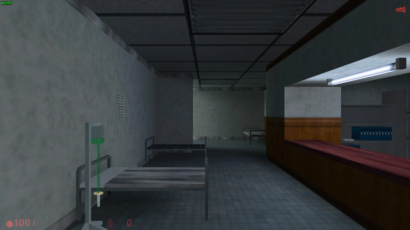 Captura del juego: pasillo oscuro de sala hospitalaria con camas y recepción en el mod They Hunger Relit de Half-Life