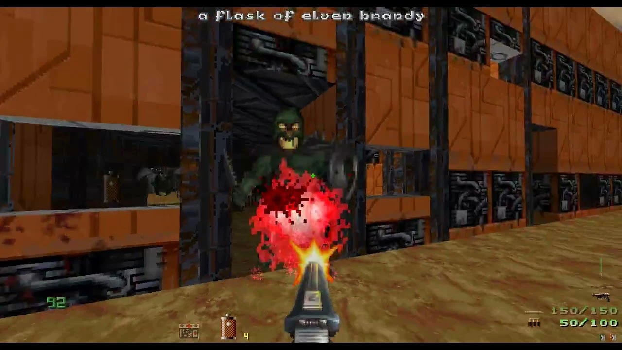 Гравець стріляє з пістолета у зеленого монстра, що виходить з промислового науково-фантастичного коридору в моді Arkista's Ring