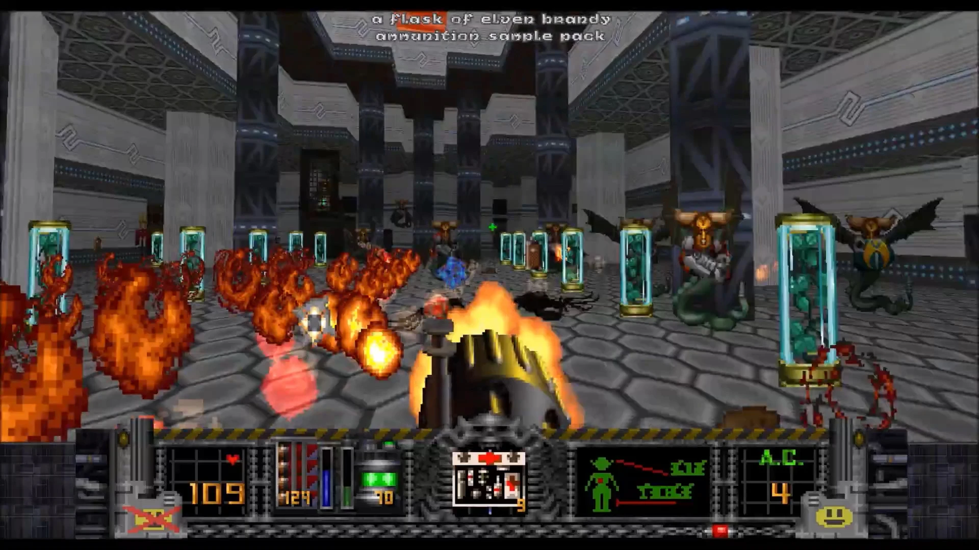 Вид від першої особи, стрілянина вогняними кулями у ворогів у футуристичному залі з колонами в моді Heretic Arkista's Ring