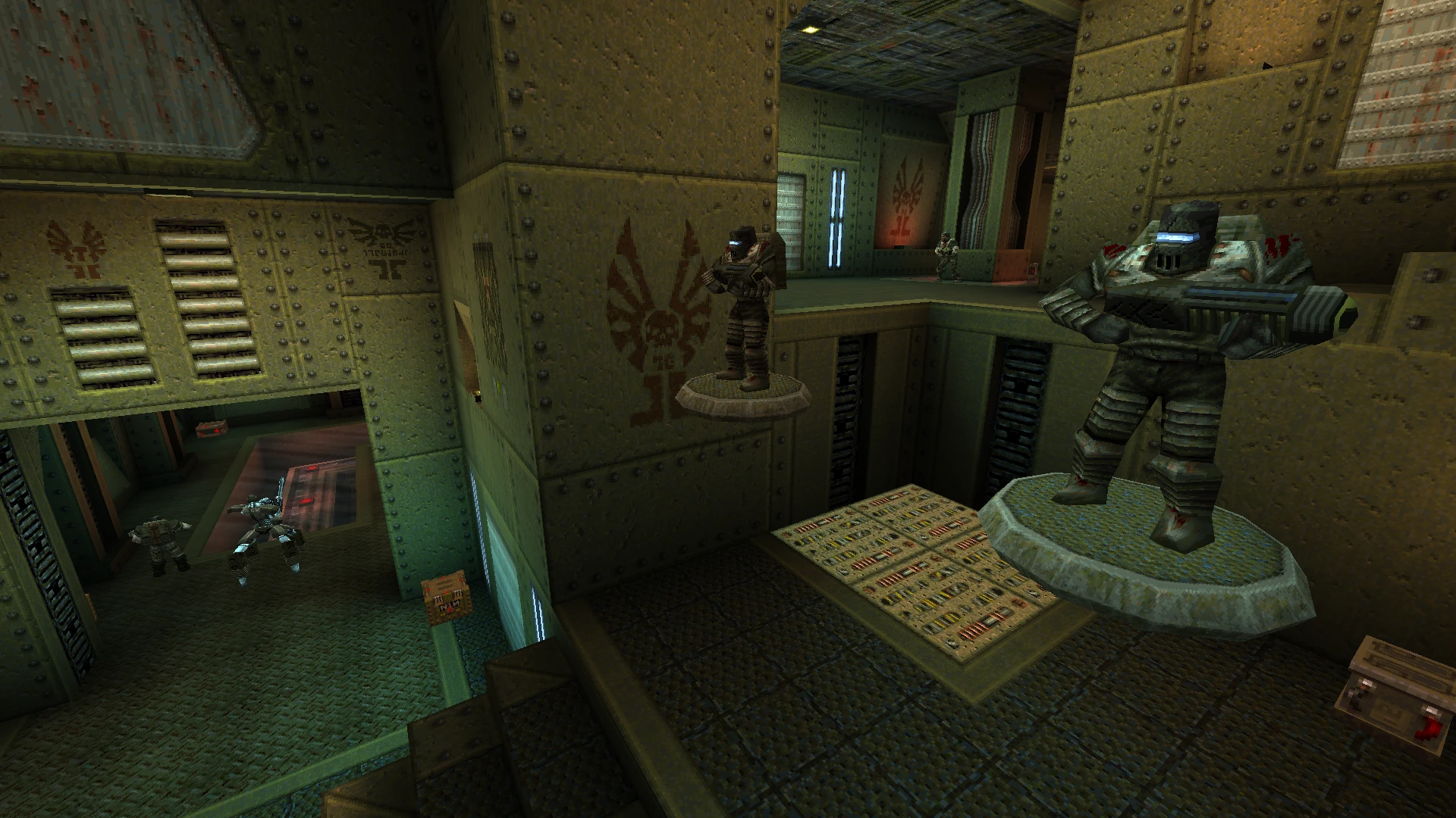 Captura del juego con soldados futuristas fuertemente armados en un entorno industrial oscuro en el mod Alkaline de Quake
