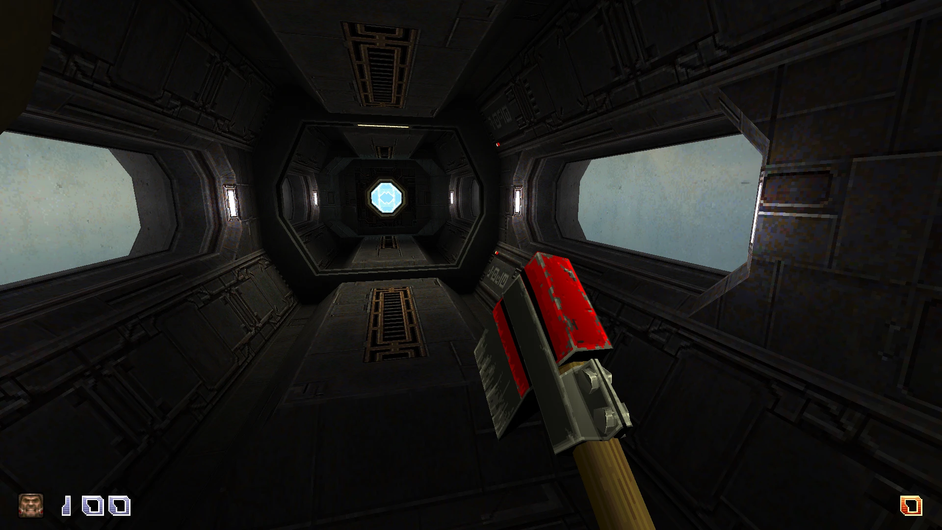 Zrzut ekranu z gry pokazujący ciemny korytarz science fiction z oknami i czerwoną bronią w modzie Antigravity Jam do Quake