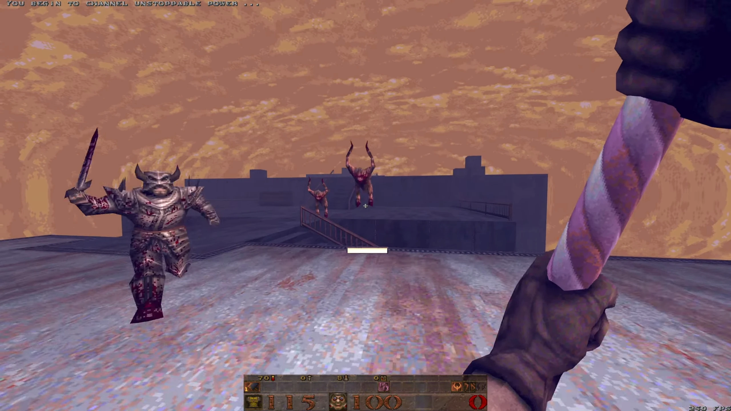 Widok z pierwszej osoby w modzie Bonk Jam do Quake 1996, gdzie gracz trzyma paskowaną pałkę naprzeciw opancerzonych wrogów