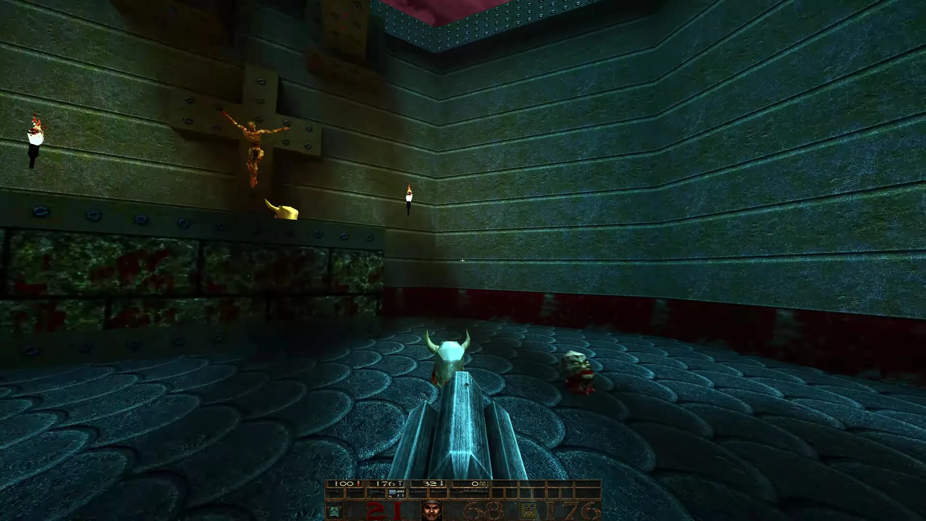 Ego-Perspektive eines dunklen Steinzimmers mit Kreuz und Totenschädeln im Quake-Mod Copper