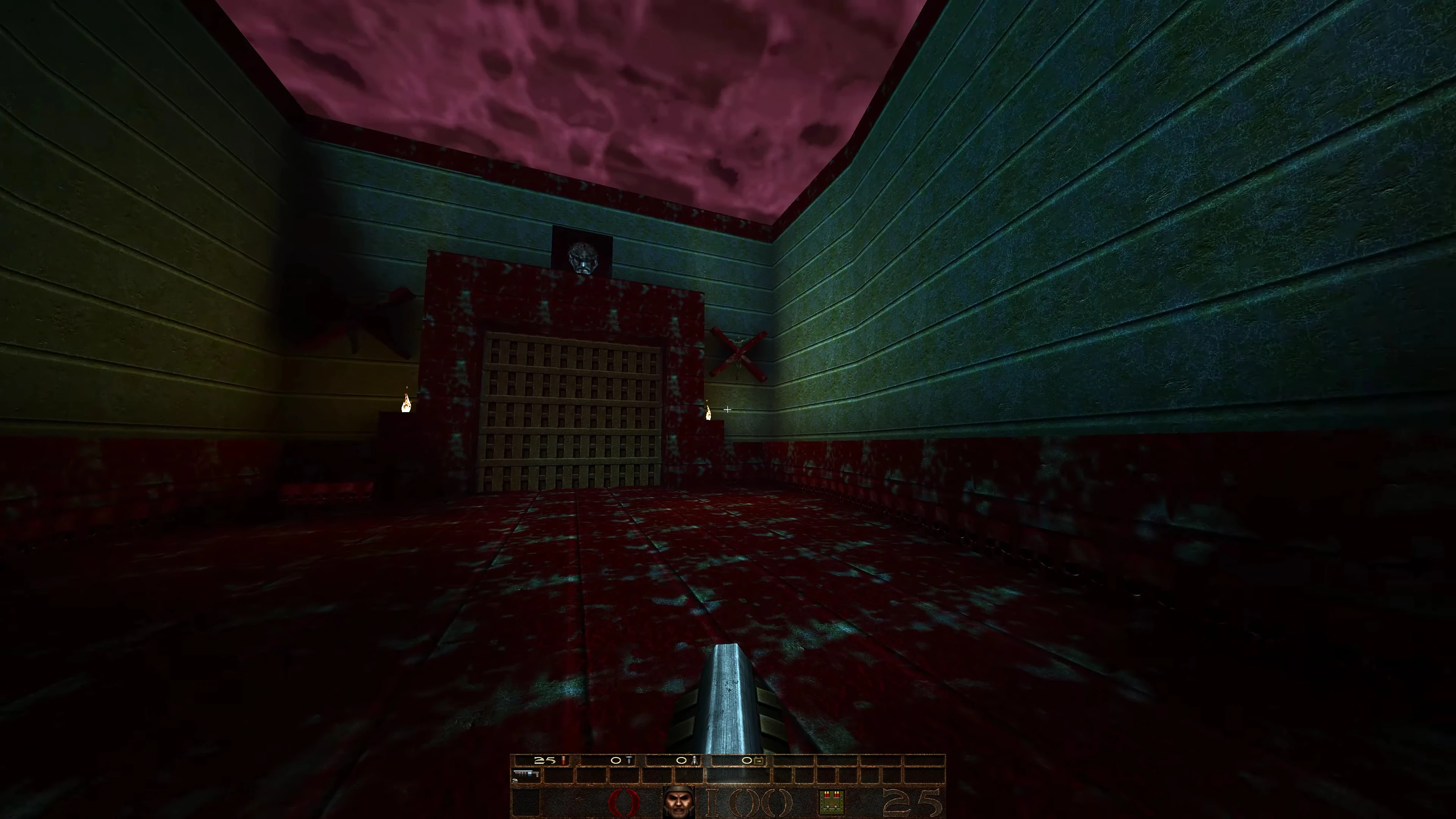 Erste-Person-Sicht eines dunklen Raums mit grünlichen Wänden, rotem Boden, einem Tor und violettem Himmel im Quake-Mod Copper