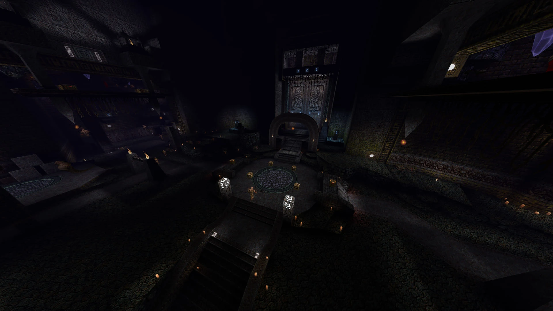 Captura de pantalla de una arena de templo antiguo con poca luz, estructuras de piedra y runas brillantes en el mod Dwell de Quake