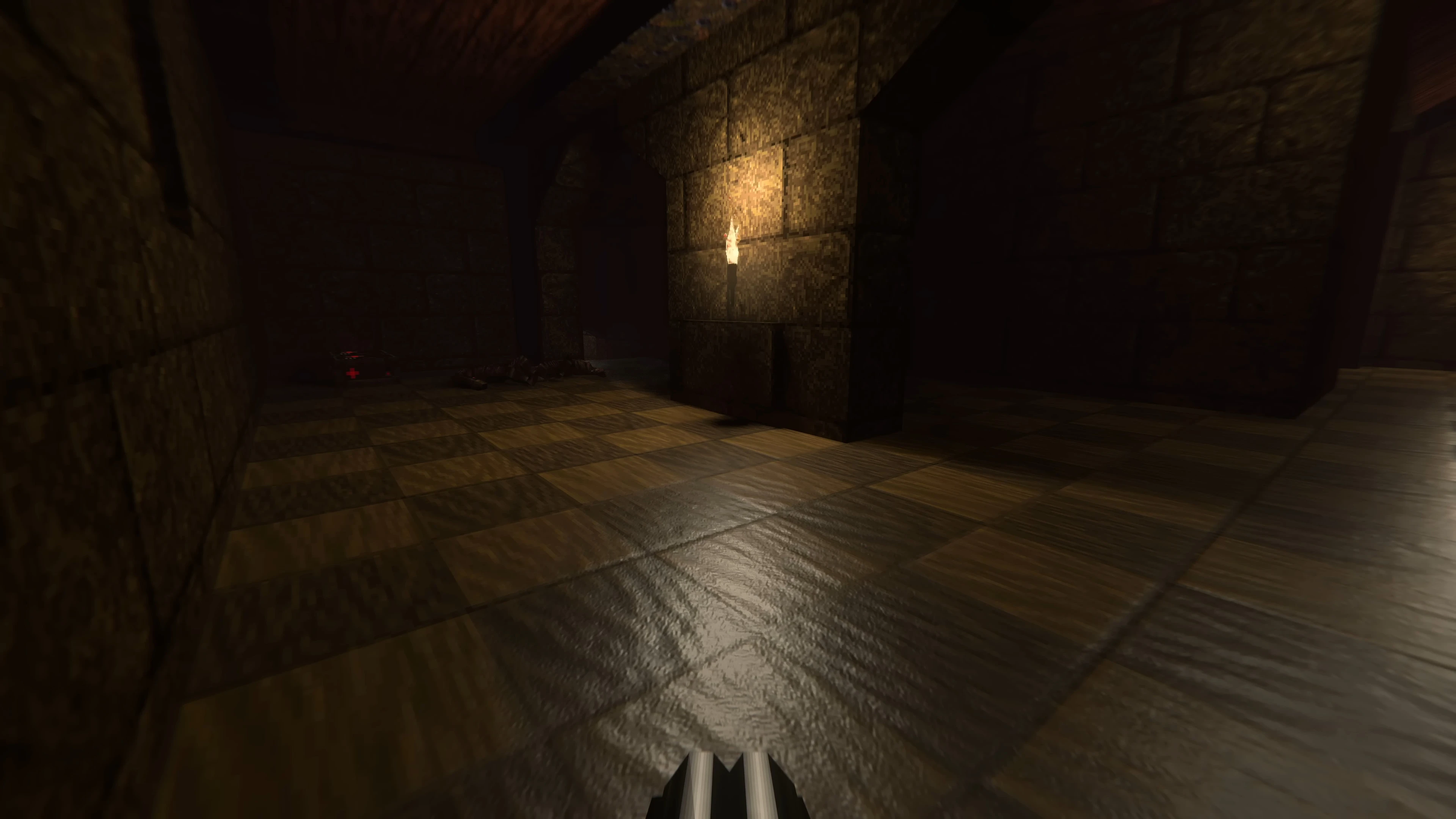 Ein dunkler Steinkorridor in Quake mit detaillierten Bodenreflexionen eines Fackellichts durch Raytracing