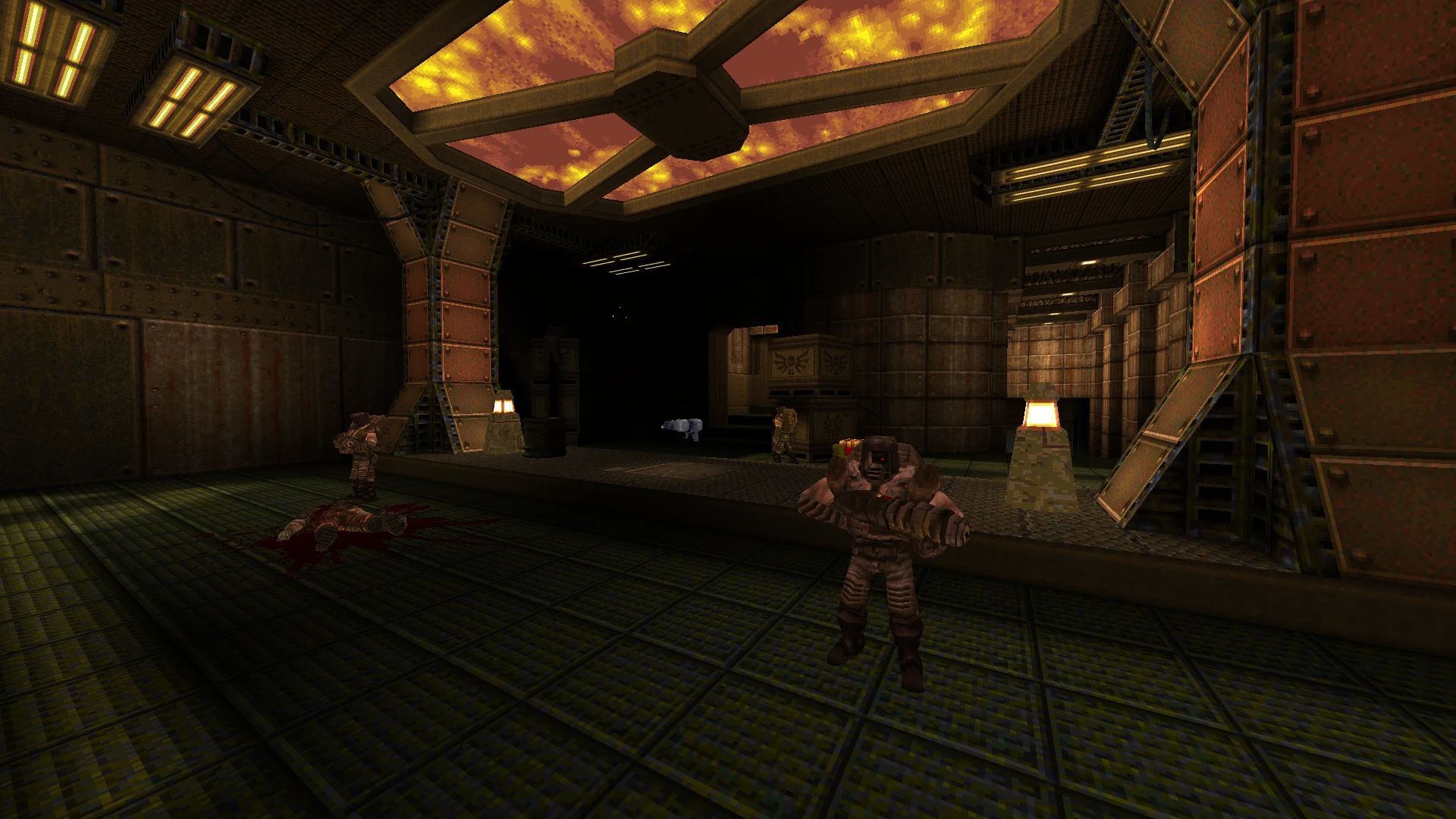 Screenshot des Quake 1.5 Mods zeigt bewaffnete Soldaten in einem dunklen industriellen Raum mit Metallwänden und orangefarbenem Deckenlicht