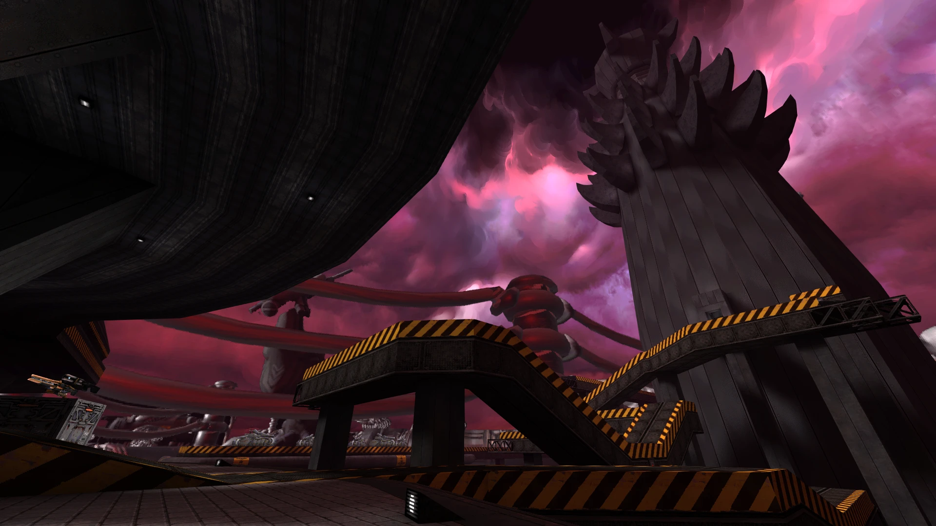 Dunkle industrielle Umgebung mit großen Strukturen und rosa wolkigem Himmel im Quake-Mod Slave Zero X Episode Enyo