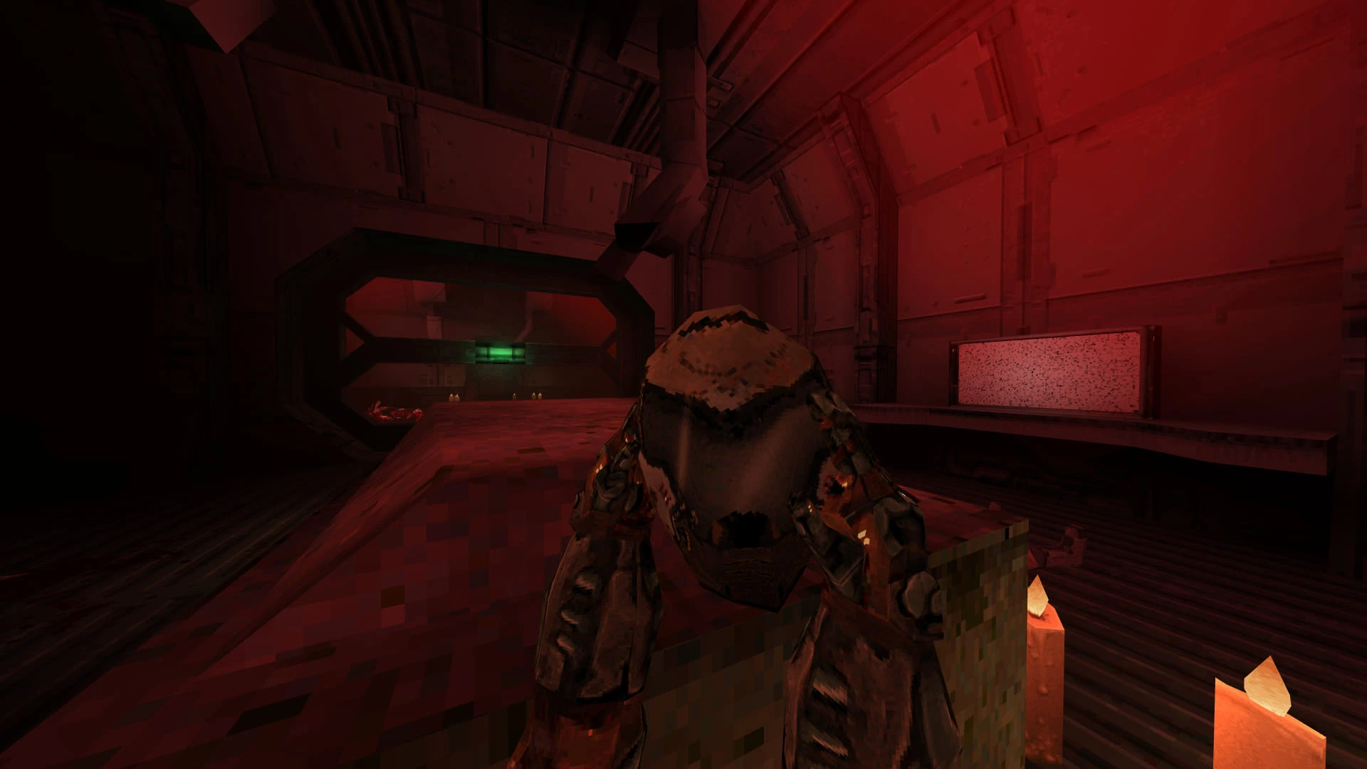 Zrzut ekranu ciemnego, czerwonego futurystycznego pomieszczenia z robotyczną postacią trzymającą się za głowę w modzie Slayer's Testaments do Quake