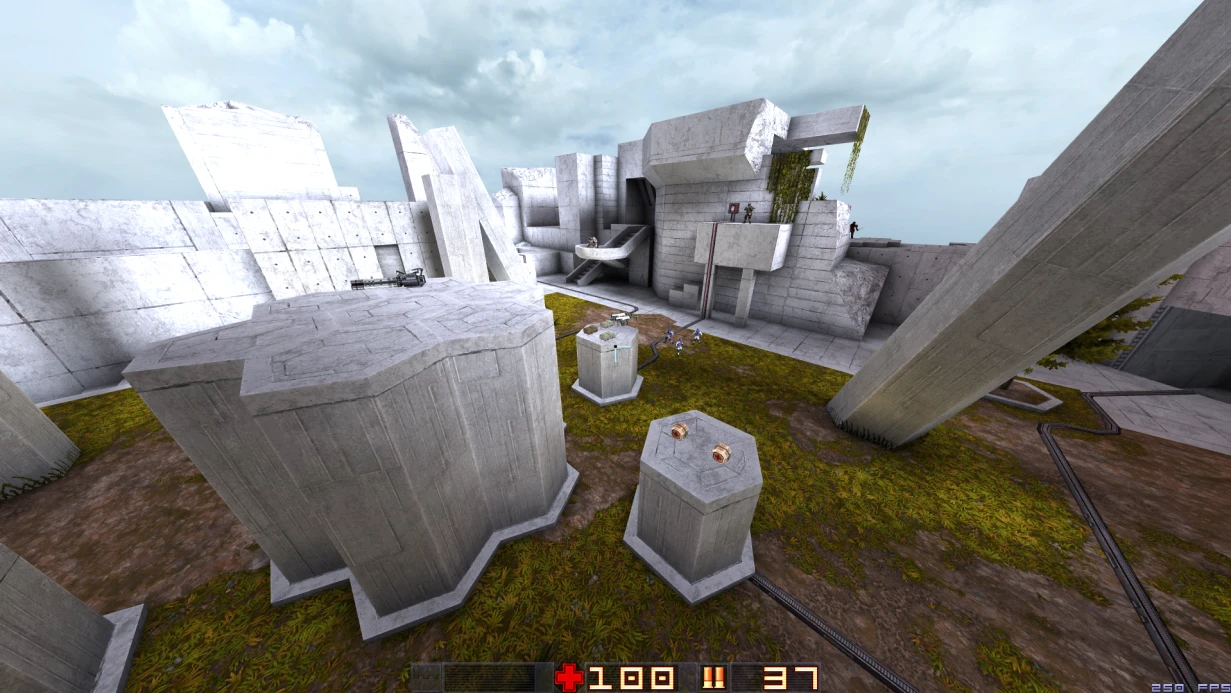 Captura de pantalla de Quake 1996 mostrando un mapa abierto con estructuras de concreto y zonas verdes bajo un cielo nublado