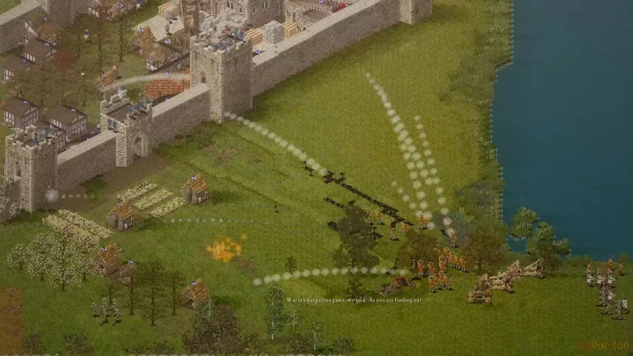 Escena del mod de Stronghold: Crusader que muestra un castillo bajo asedio, con defensores en las murallas y atacantes avanzando. Se ven flechas y máquinas de asedio.